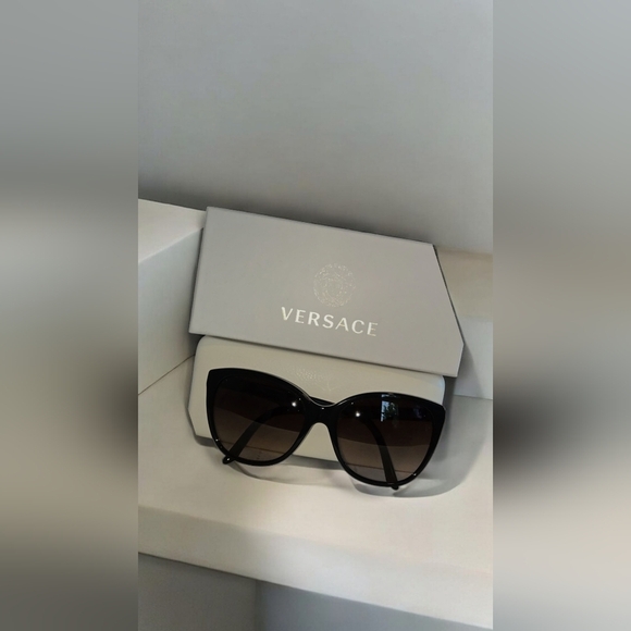 Versace VE4361 Black Sunglasses Gold Medusa Logo – 100% Authentic - Picture 1 of 5